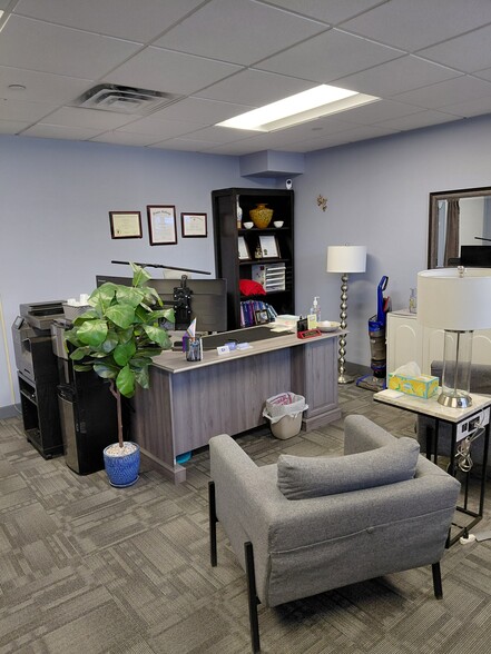 61 Main St, Stoneham, MA for lease - Interior Photo - Image 2 of 3
