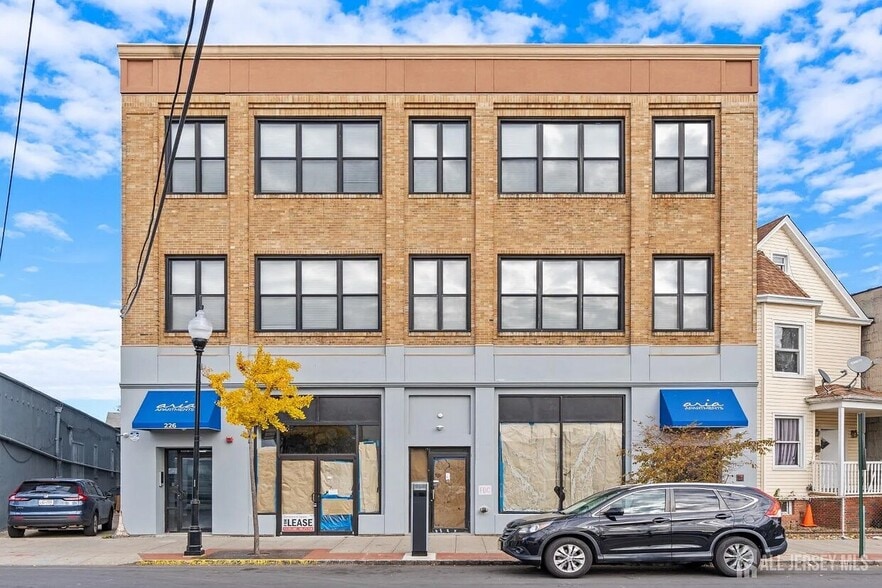 226 New Brunswick Ave, Perth Amboy, NJ for lease - Primary Photo - Image 1 of 12