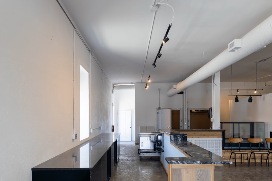 417 Riverfront Av SE, Calgary, AB for lease - Building Photo - Image 3 of 18