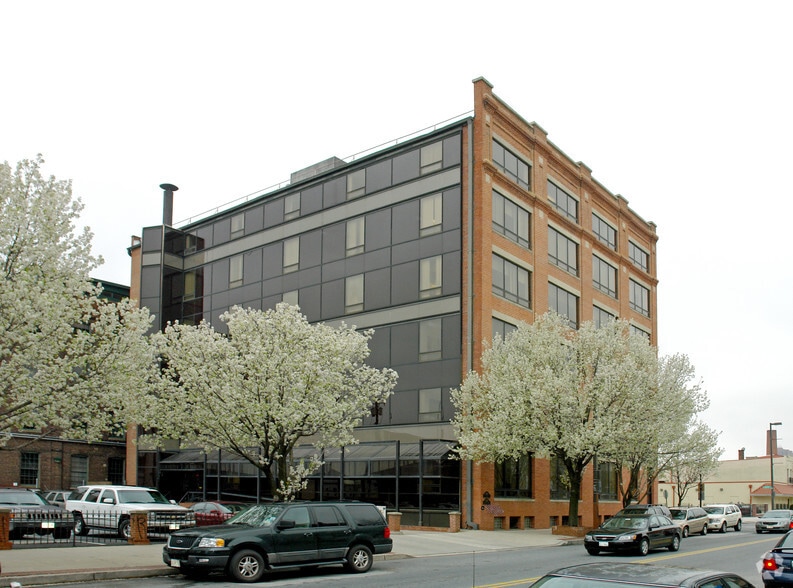 1001 Eastern Ave, Baltimore, MD for lease - Primary Photo - Image 1 of 3