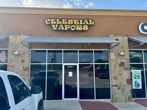 1502 W Oaklawn Dr, Pleasanton, TX for lease Building Photo- Image 2 of 3