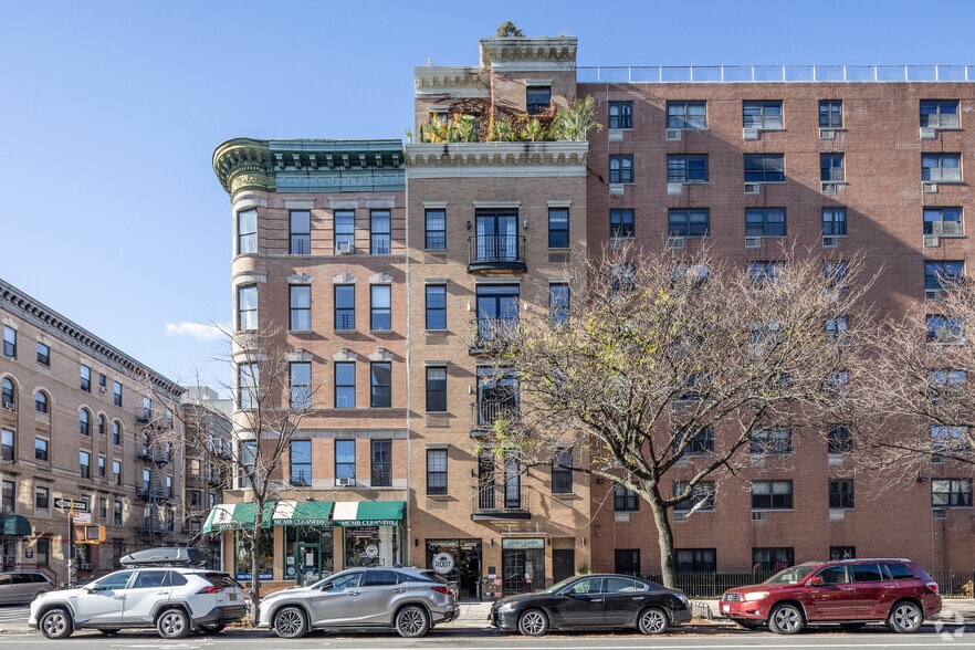2073 Frederick Douglas Blvd, New York, NY for lease - Primary Photo - Image 3 of 5