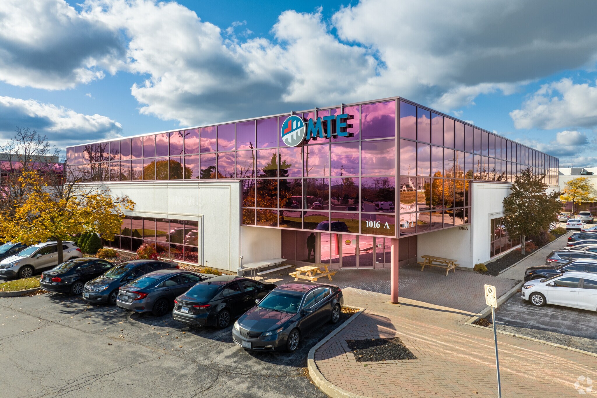 1016 Sutton Dr, Burlington, ON à vendre Photo principale- Image 1 de 1