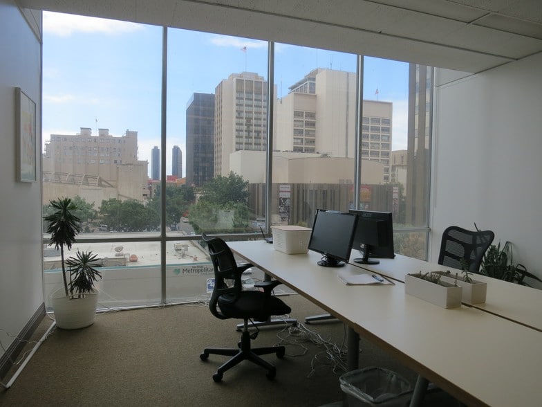 303 A St, San Diego, CA for lease - Interior Photo - Image 2 of 8