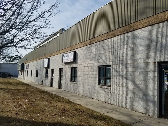 More details for 697 Acorn St, Deer Park, NY - Industrial for Lease