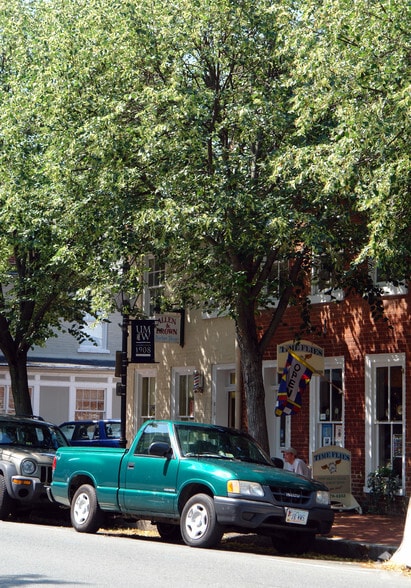 610 Caroline St, Fredericksburg, VA à louer - Photo du bâtiment - Image 2 de 2