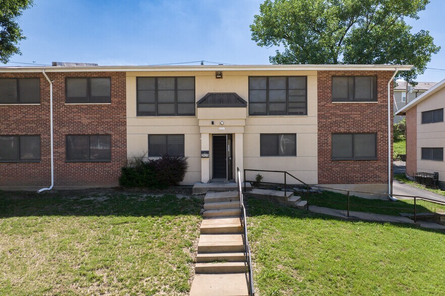 2690-2690 Tyrell Dr, Jennings, MO for sale - Building Photo - Image 2 of 26