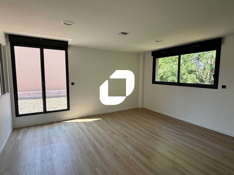 27 Rue Sainte Barbe, Sainte-Foy-lès-Lyon for lease - Interior Photo - Image 1 of 8