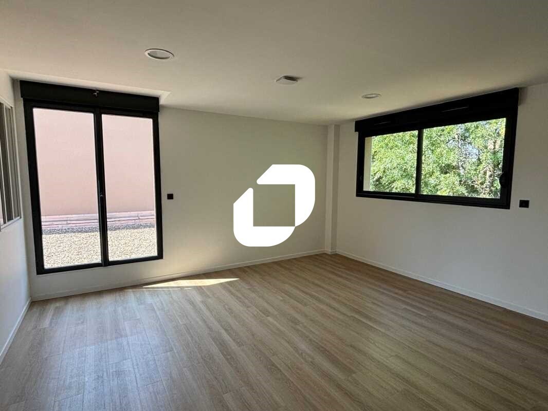 27 Rue Sainte Barbe, Sainte-Foy-lès-Lyon for lease Interior Photo- Image 1 of 9
