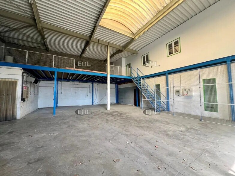 Flex in Claye-Souilly for lease - Interior Photo - Image 2 of 7