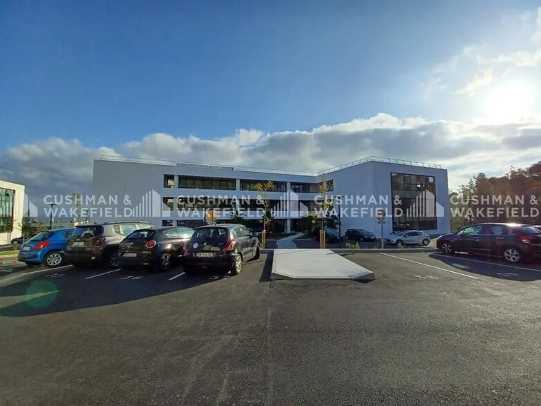297 Avenue Du Mistral, La Ciotat for sale - Building Photo - Image 1 of 17