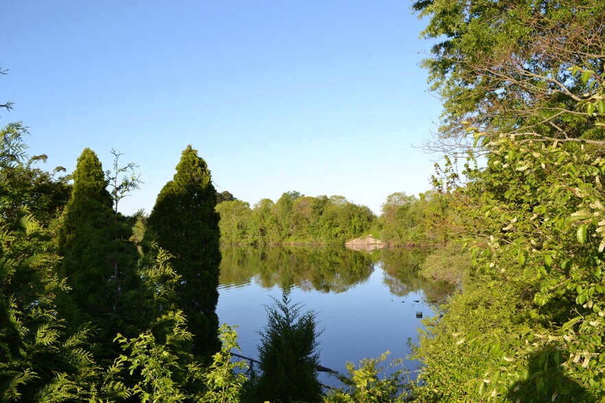 700 Independence Cir, Virginia Beach, VA à louer - Photo du bâtiment - Image 3 de 14
