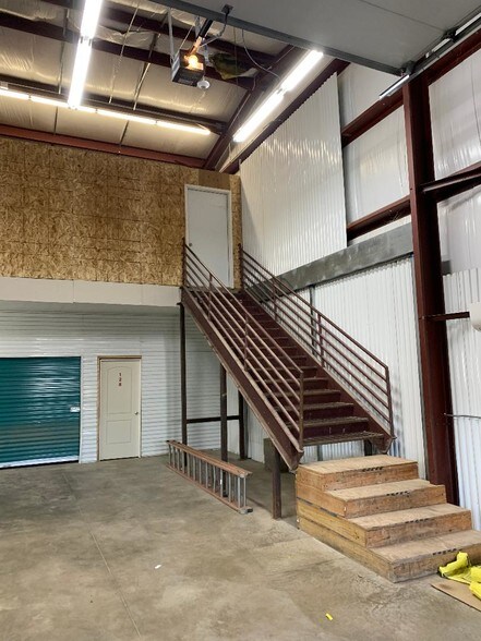 618 Industrial Dr SE, Lonsdale, MN à louer - Photo du bâtiment - Image 2 de 5