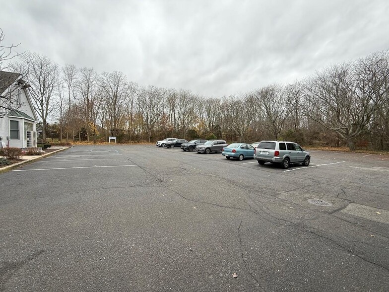 32645 Main Rd, Cutchogue, NY for lease - Building Photo - Image 2 of 10