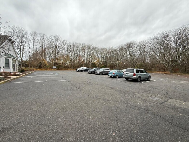 32645 Main Rd, Cutchogue, NY à louer - Photo du bâtiment - Image 2 de 10