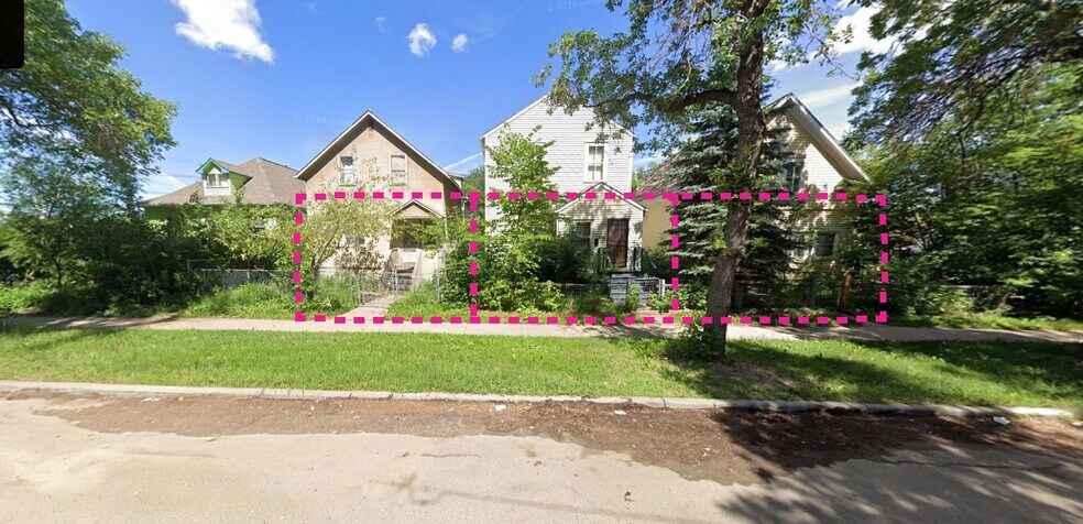 9342 105 Av NW, Edmonton, AB à vendre - Photo du bâtiment - Image 2 de 5