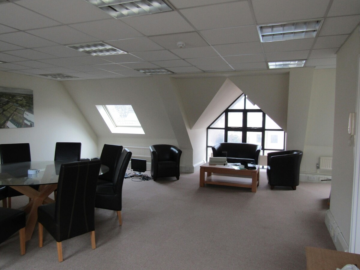 8 Milbanke Court, Milbanke Way, Bracknell, BKS RG12 1RP - Unité 8 -  - Photo intérieure - Image 1 of 2