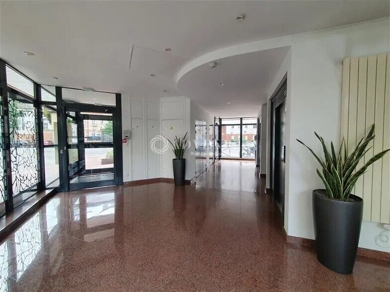 Bureau dans Boulogne-Billancourt à louer - Hall d’entrée - Image 2 de 9