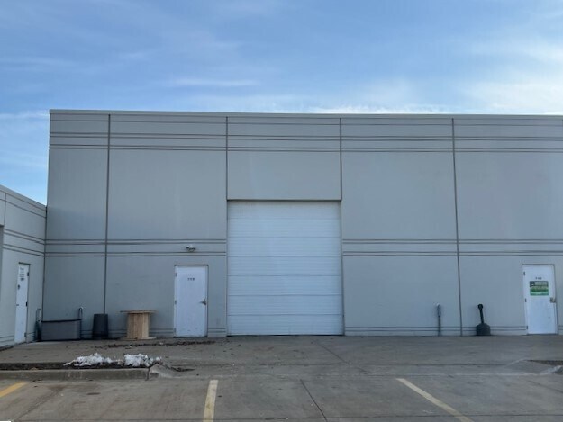 707 Ridgeview Dr, McHenry, IL à vendre - Photo du bâtiment - Image 3 de 9