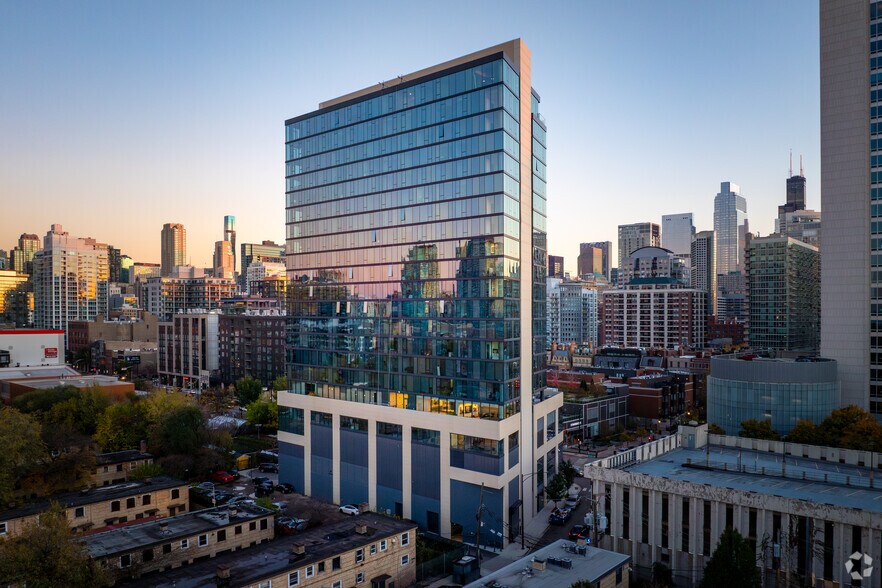 808 N Cleveland Ave, Chicago, IL à louer - Photo du bâtiment - Image 2 de 56