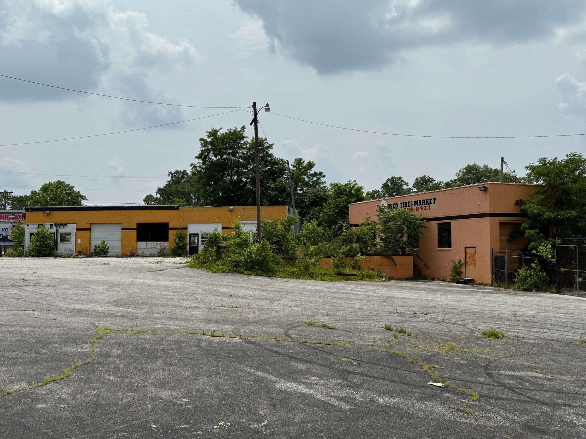 Waldorf Automotive Repair/Svcs Property portefeuille de 2 propriétés à vendre sur LoopNet.ca Photo du bâtiment- Image 1 de 22