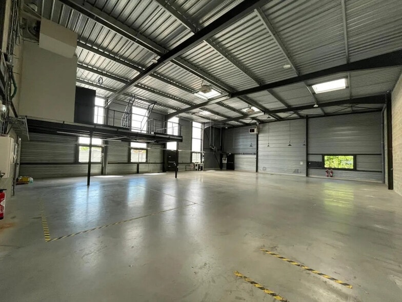 Local d'activités dans Sartrouville à vendre - Photo intérieure - Image 1 de 9