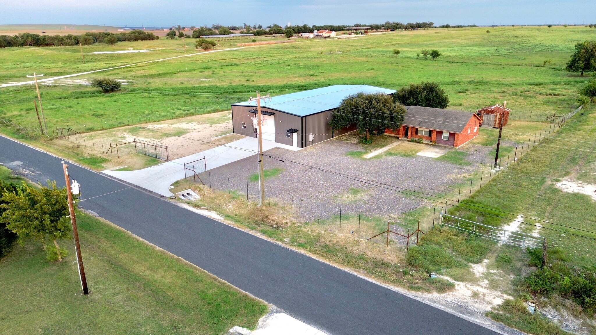 2250 County Road 107, Hutto, TX à vendre Photo principale- Image 1 de 1