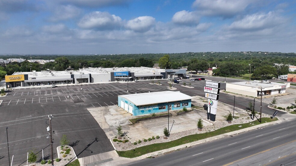 1327-1331 Bandera Rd, San Antonio, TX for lease - Building Photo - Image 3 of 4