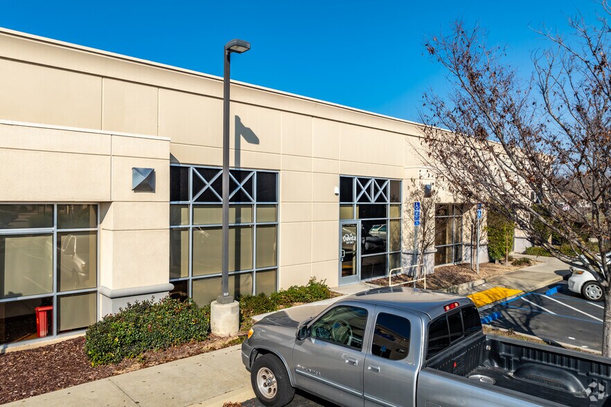 8231 E Stockton Blvd, Sacramento, CA à vendre - Photo du bâtiment - Image 3 de 6