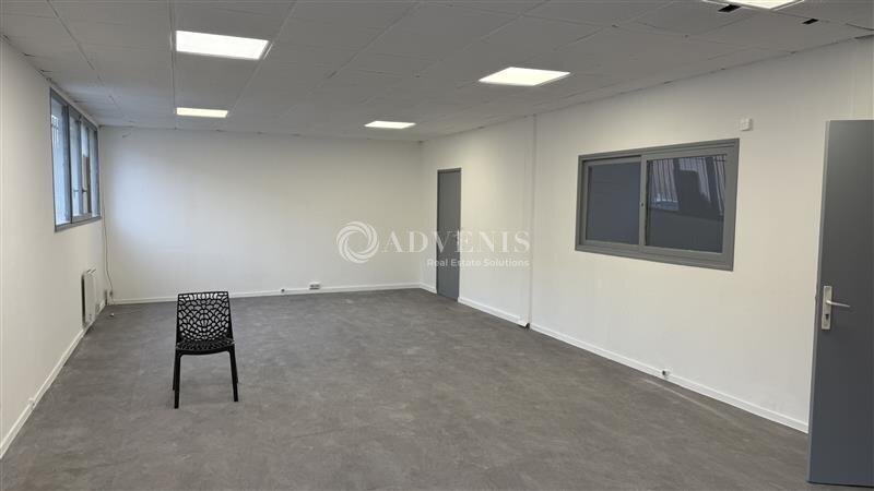 Flex in Émerainville for lease - Interior Photo - Image 2 of 7