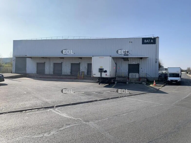 Industrial in Sucy-en-Brie for lease - Building Photo - Image 1 of 7