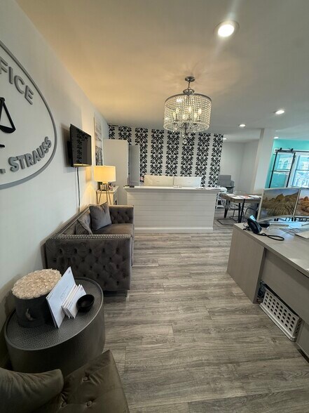 260 Main St, Huntington, NY à louer - Photo du bâtiment - Image 3 de 7