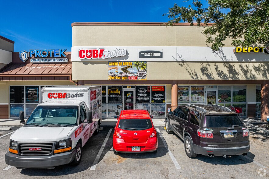 1327 NE Pine Island Rd, Cape Coral, FL à louer - Photo du bâtiment - Image 3 de 7