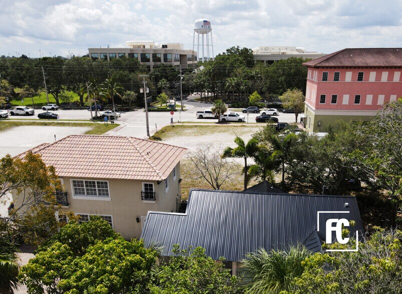 306 SE Detroit Ave, Stuart, FL à louer - Photo du bâtiment - Image 3 de 8