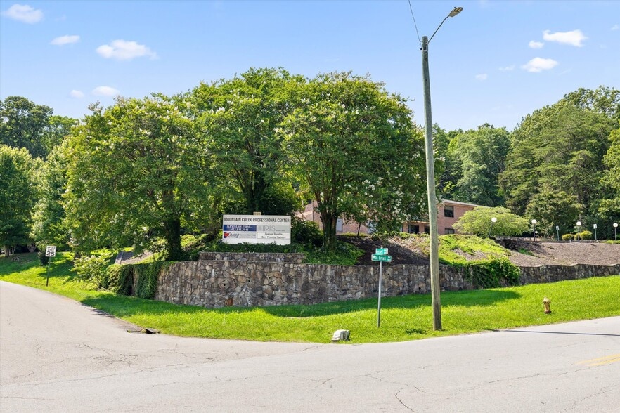 901 Mountain Creek Rd, Chattanooga, TN for lease - Building Photo - Image 2 of 45