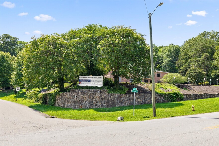 901 Mountain Creek Rd, Chattanooga, TN à louer - Photo du bâtiment - Image 2 de 45