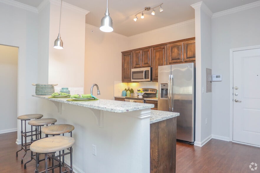 120 Main St, Highland Village, TX for lease - Interior Photo - Image 2 of 80