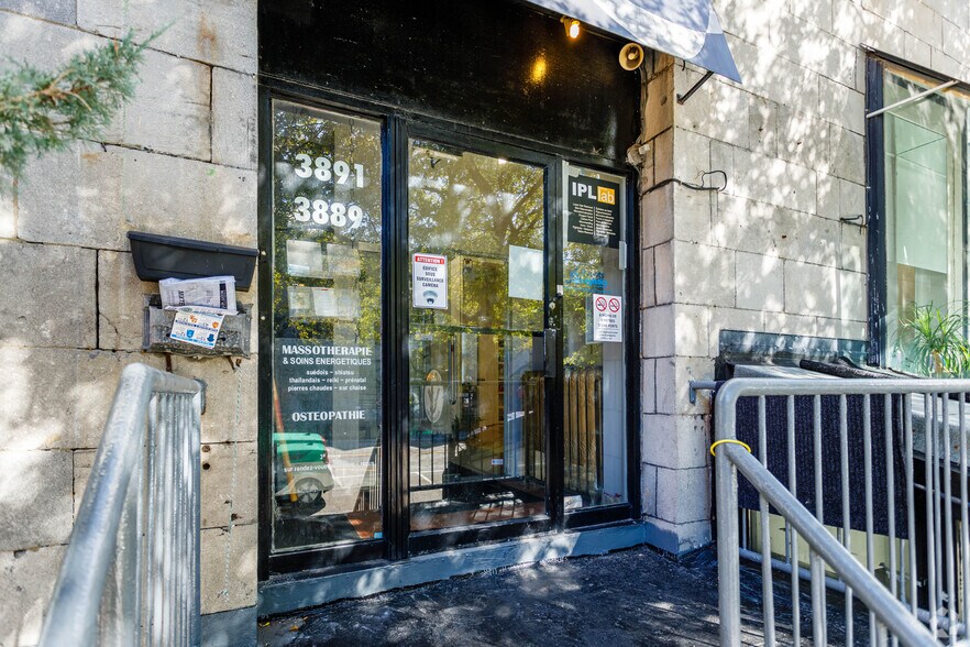 3891 Rue Saint-Denis, Montréal, QC à louer - Photo du bâtiment - Image 2 de 5