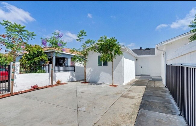 Plus de détails pour 1143 E 106th St, Los Angeles, CA - Multi-résidentiel à vendre