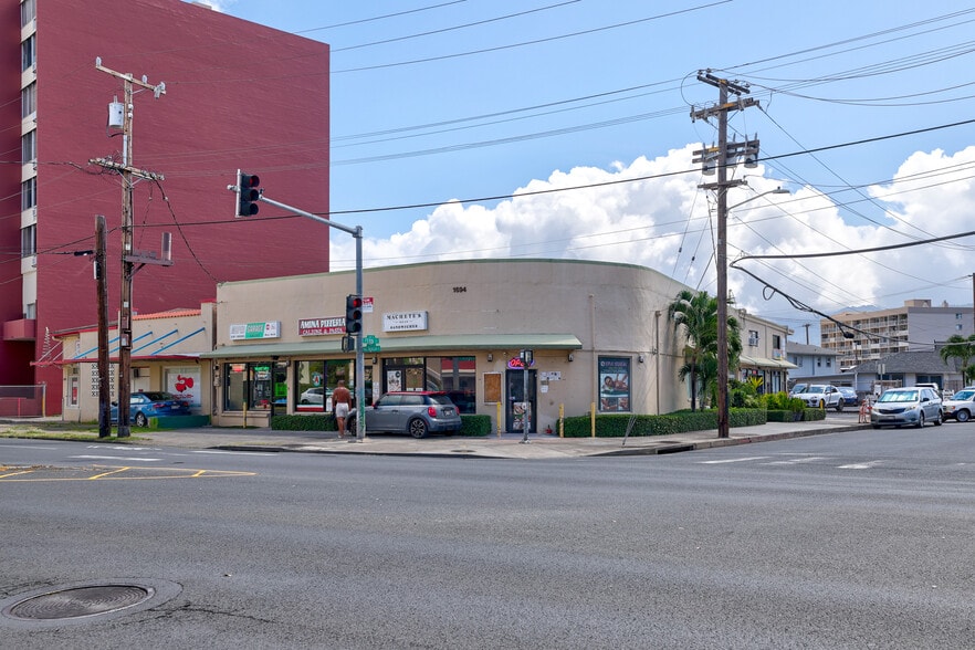 1694 Kalakaua Ave, Honolulu, HI for sale - Building Photo - Image 2 of 18