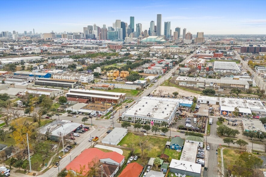 6 & 10 Sampson, Houston, TX for sale - Primary Photo - Image 1 of 7