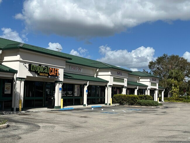 Plus de détails pour 1791 Boy Scout Dr, Fort Myers, FL - Commerce de détail à vendre