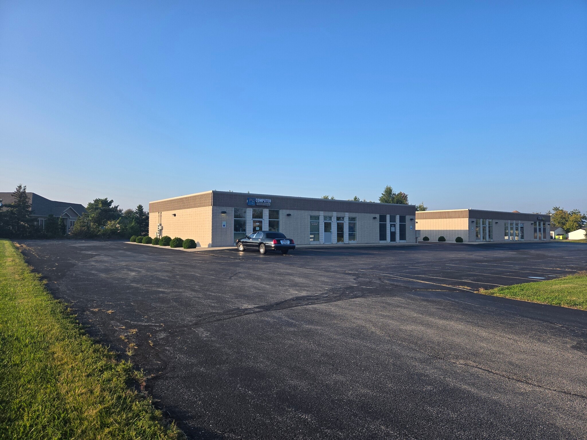16660-16666 W National Ave, New Berlin, WI for lease Primary Photo- Image 1 of 8