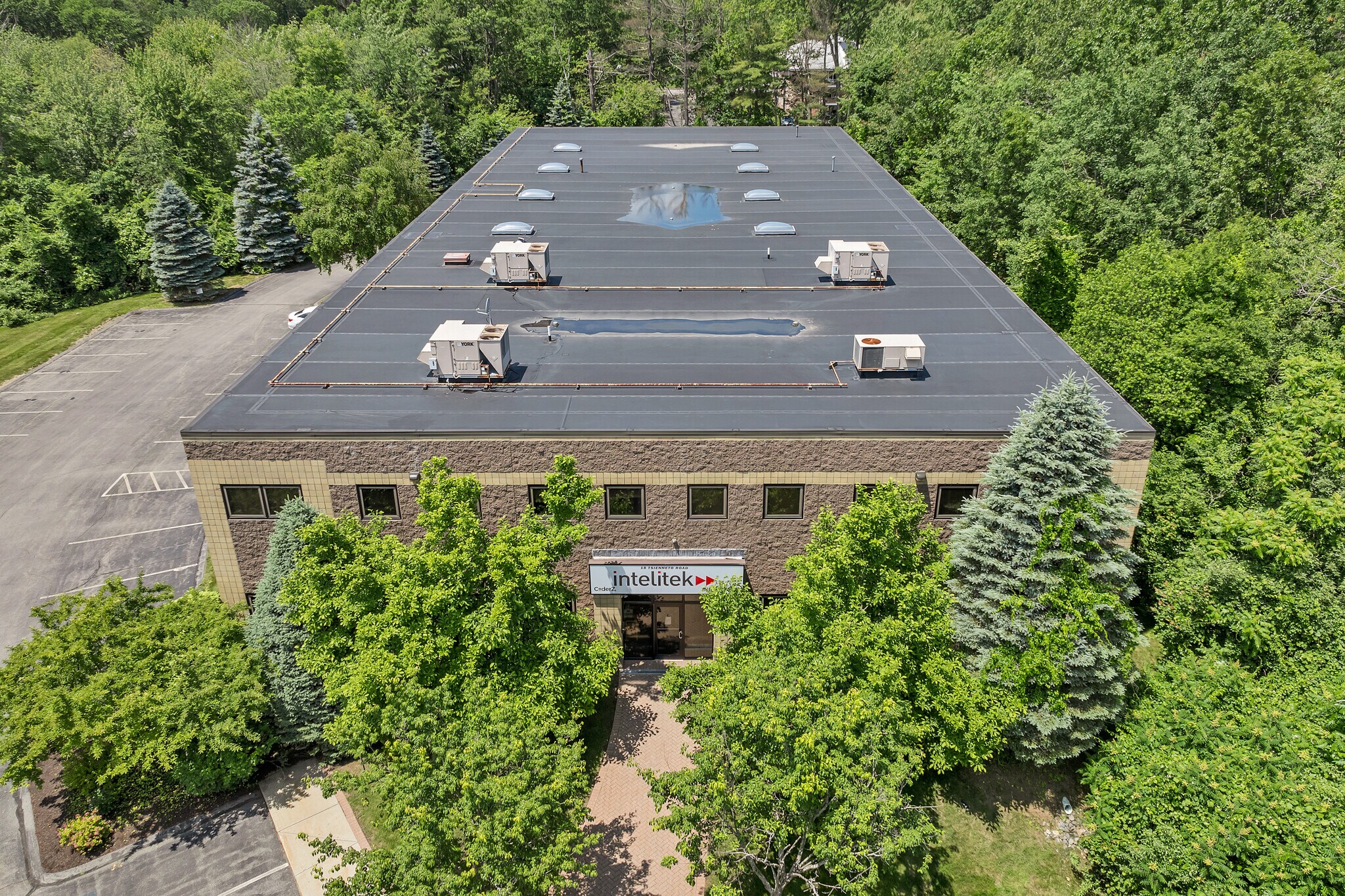 18 Tsienneto Rd, Derry, NH à vendre Photo du bâtiment- Image 1 de 1