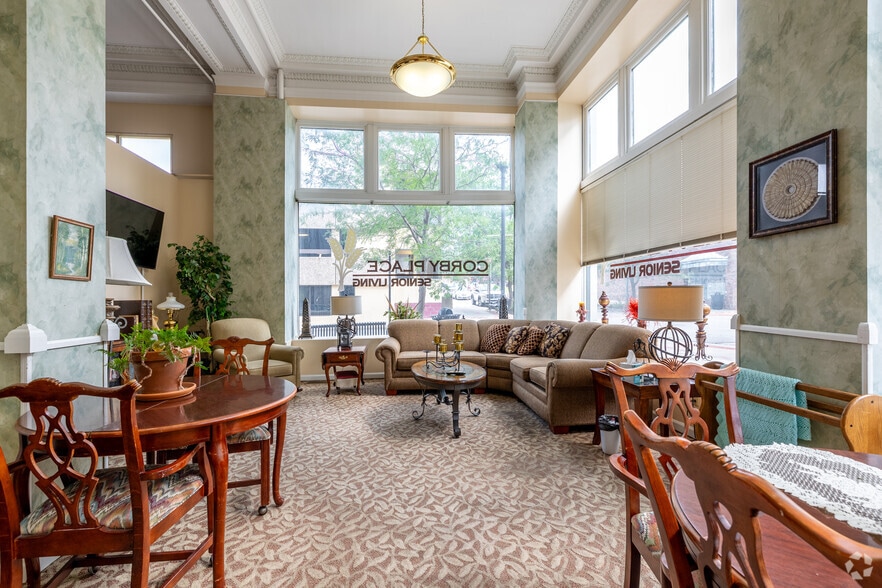 422 Felix St, Saint Joseph, MO à vendre - Photo intérieure - Image 3 de 36