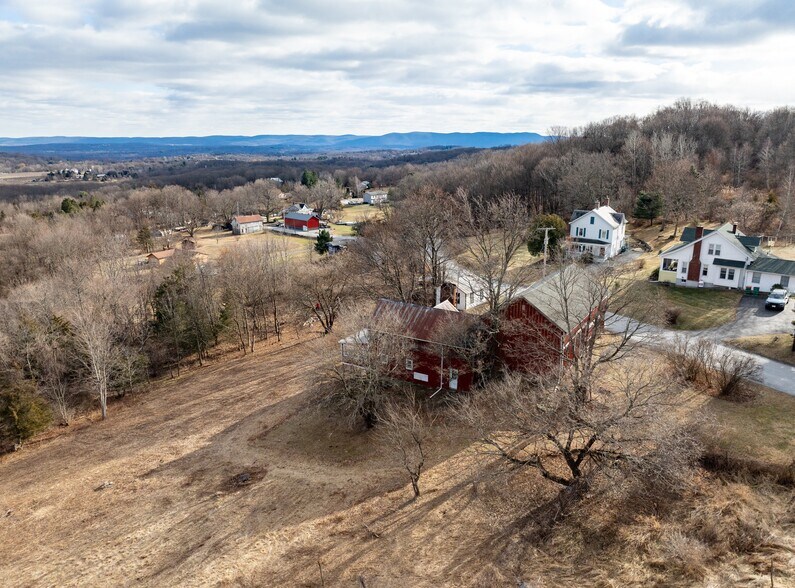 156 Mount Zion Rd, Marlboro, NY à vendre - Photo du bâtiment - Image 2 de 40