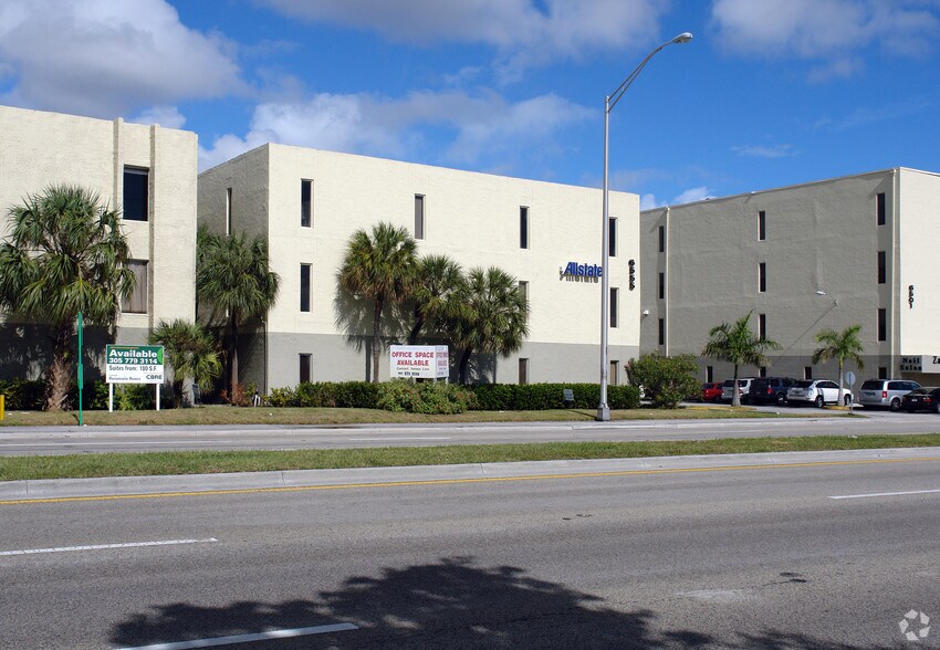 6555 NW 36th St, Virginia Gardens, FL à vendre - Photo du bâtiment - Image 1 de 7