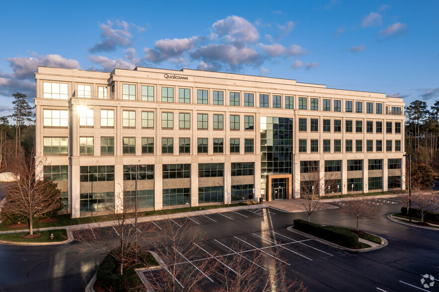 8045 Arco Corporate Dr, Raleigh, NC for lease - Building Photo - Image 1 of 20