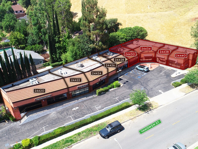 24440 Vanowen St, West Hills, CA à louer - Photo du bâtiment - Image 3 de 5