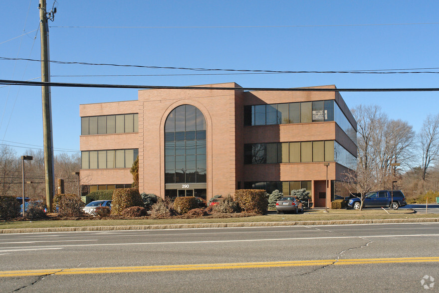 290 Roberts St, East Hartford, CT for lease - Building Photo - Image 2 of 5